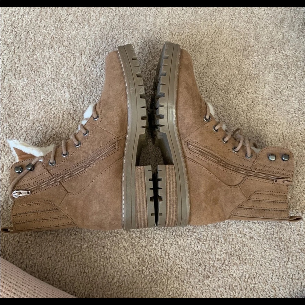 Boots - Picture 6 of 6